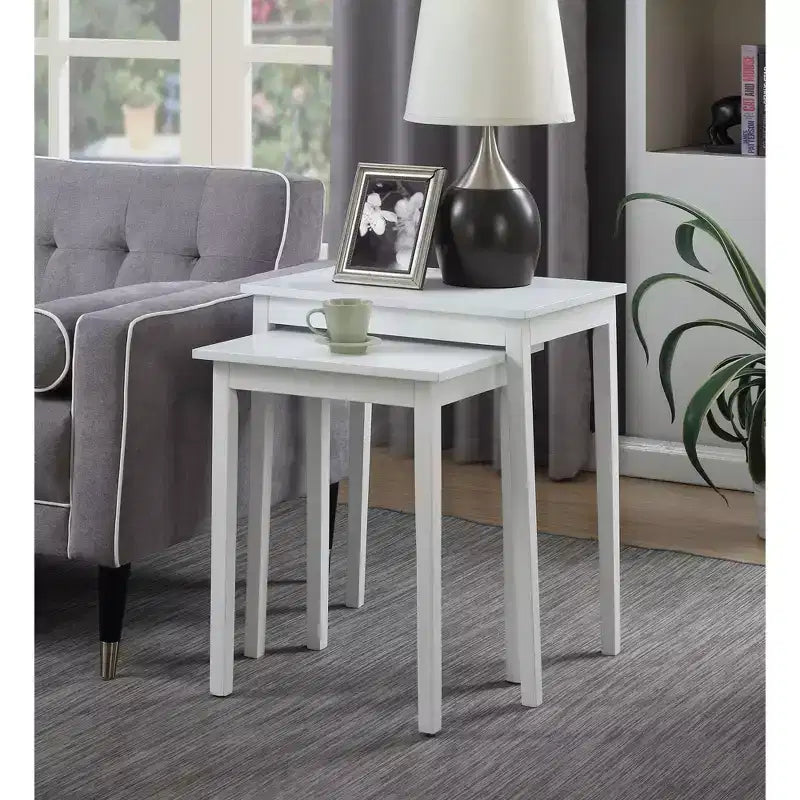 Table d'appoint rectangulaire en bois blanc de 26,25 po de haut, 1 pièce