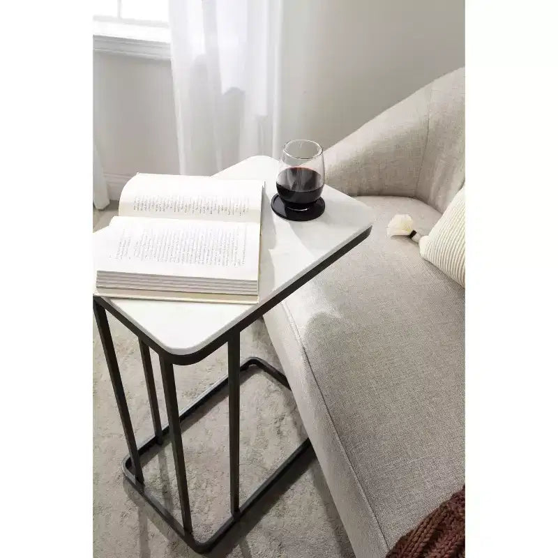 Table d'appoint en marbre cultivé et métal